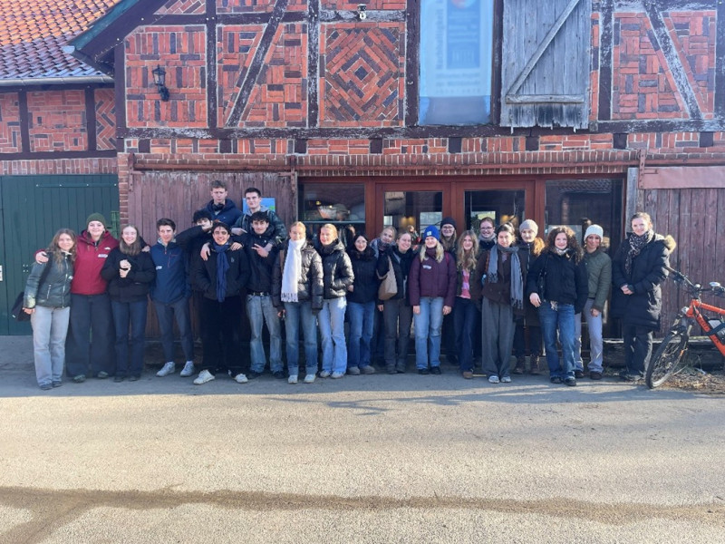 Der Erdkunde LK zu Gast auf dem Biolandhof Kampfelder Hof