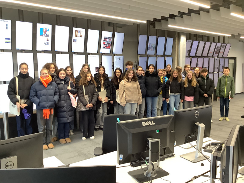 Die 8F zu Besuch bei der HAZ-Redaktion