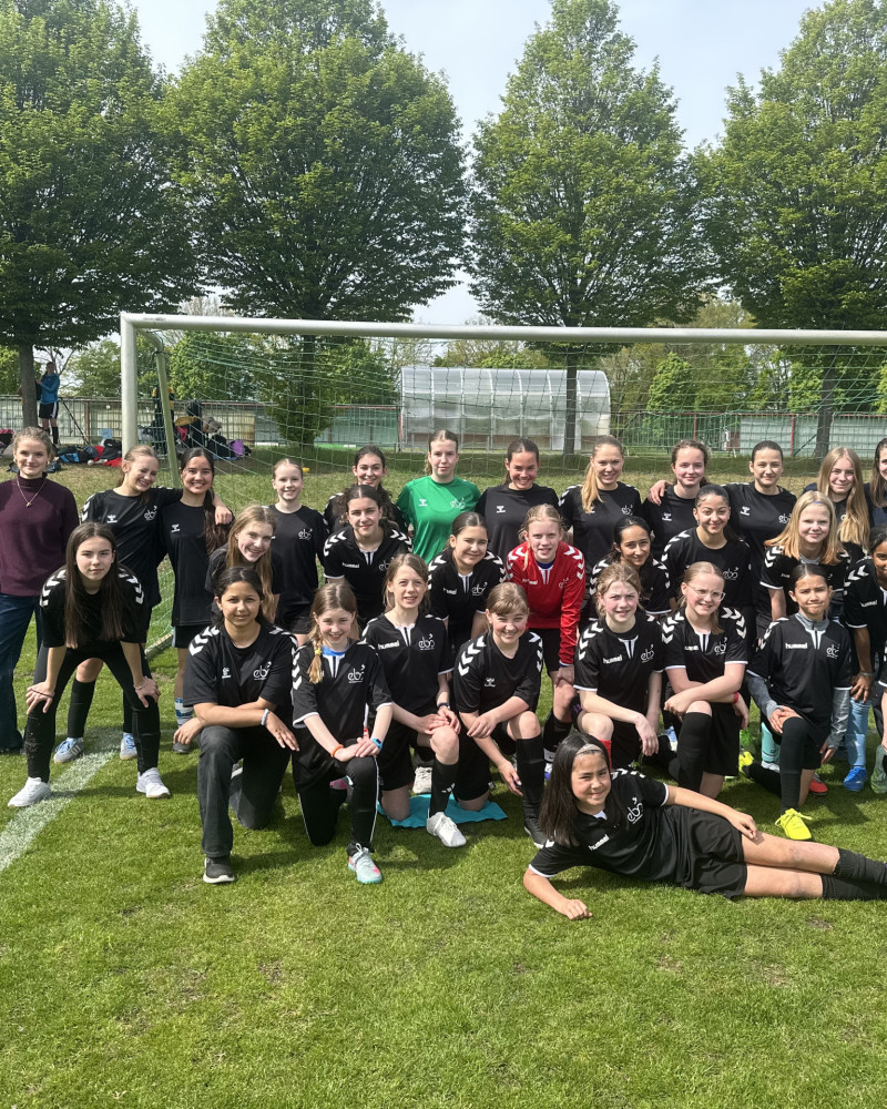 Drei Teams, 30 Spielerinnen, 0 Ausreden: JtfO M&auml;dchenfu&szlig;ball beim HSC Hannover