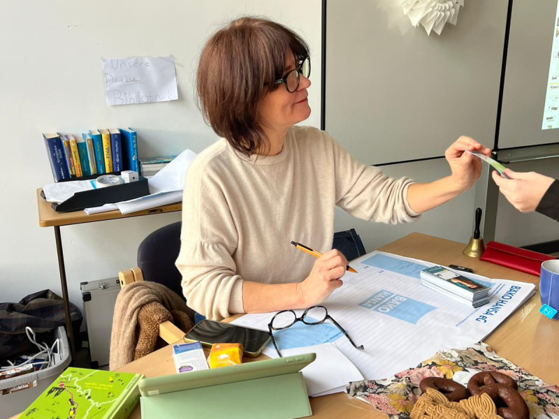 Neben an ist doch weit weg